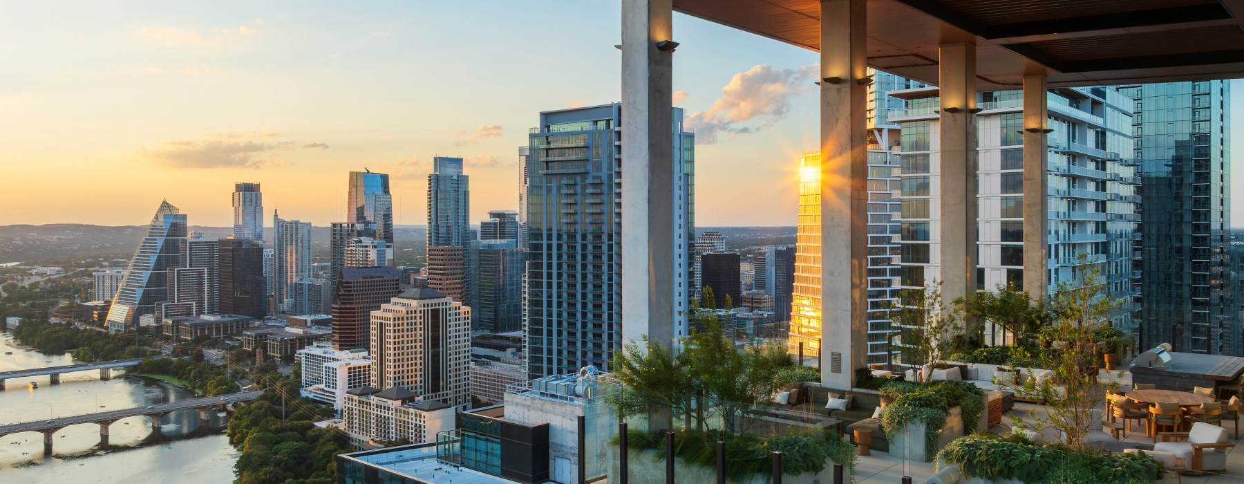 700 River Sky Lounge